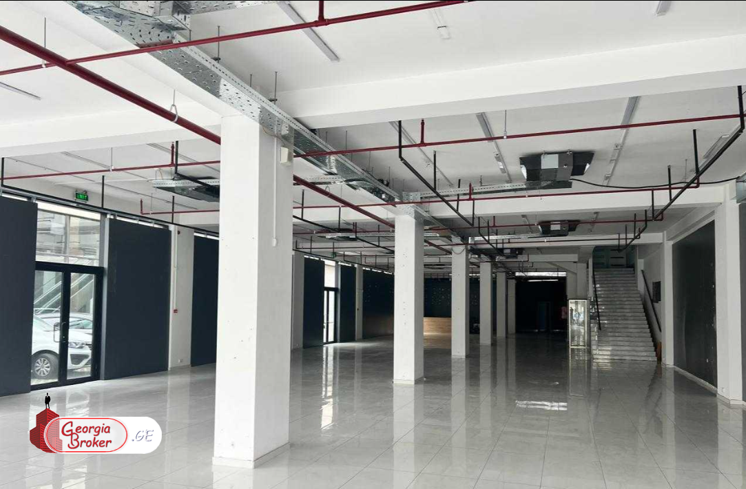 продается универсальное помещение с новым ремонтом