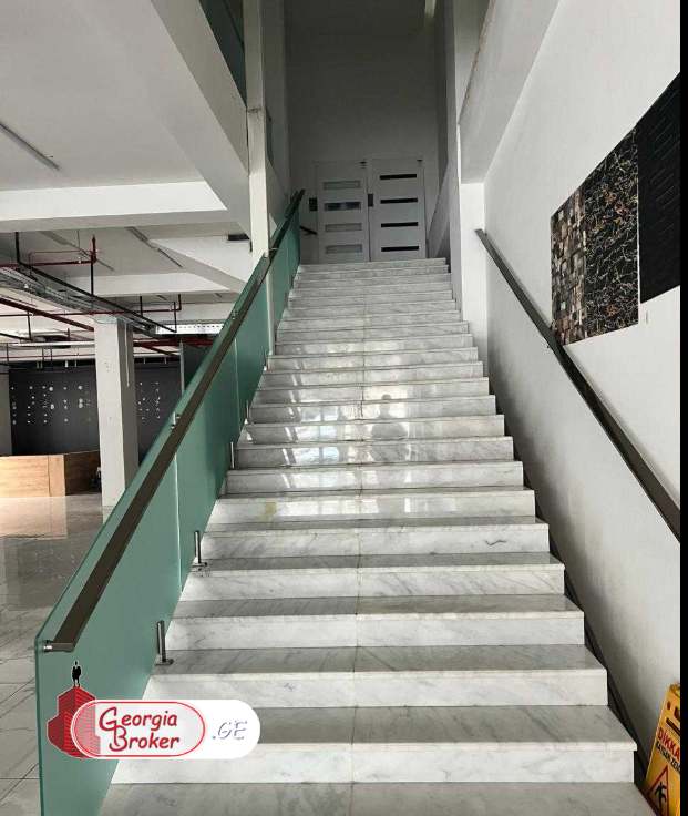 продается универсальное помещение с новым ремонтом