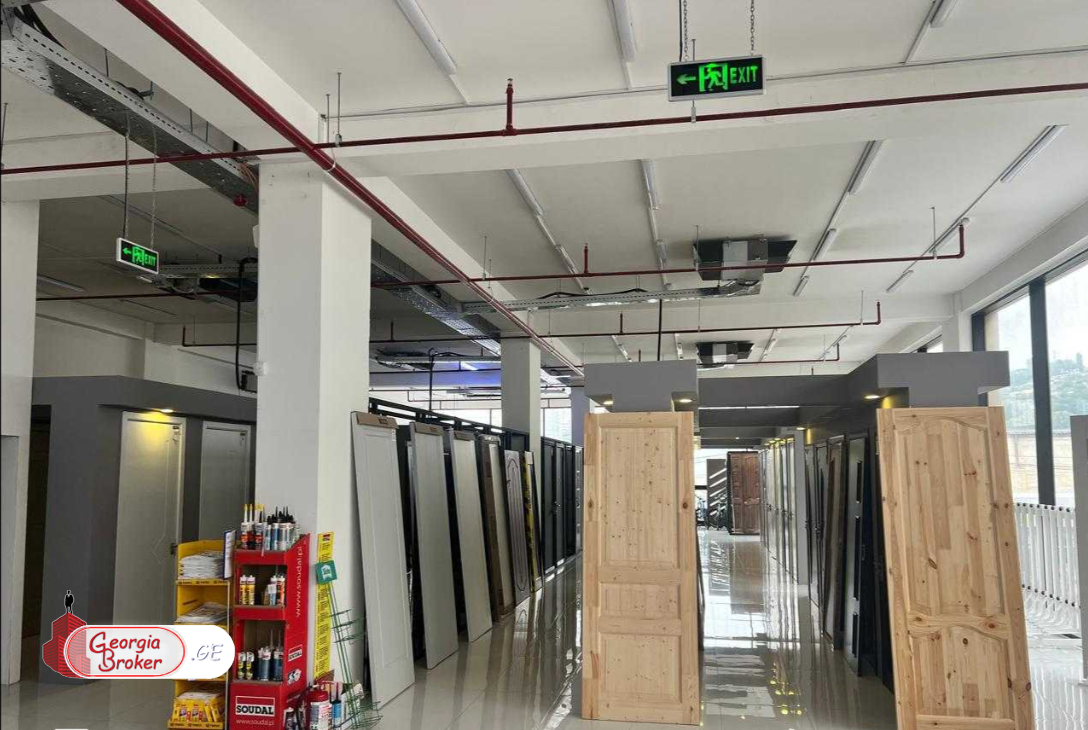 продается универсальное помещение с новым ремонтом