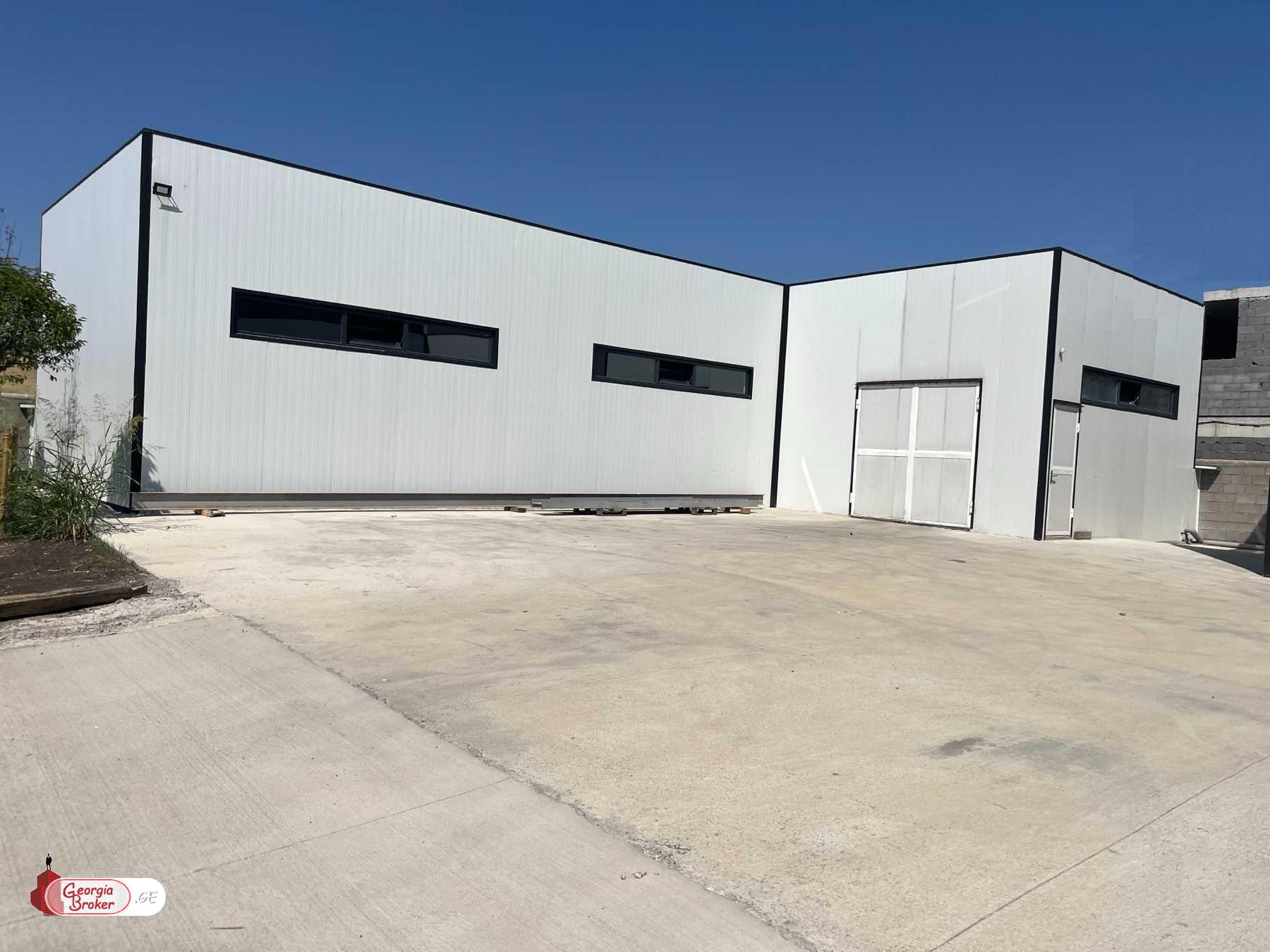 nearly repaired universal space for rent