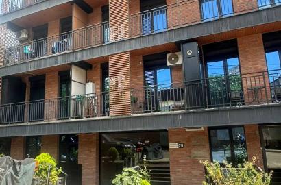 nearly repaired 6-room apartment for sale