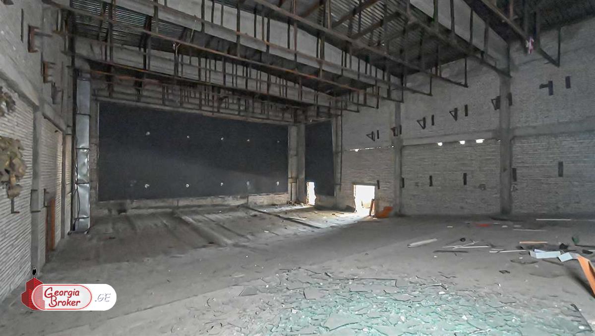 იყიდება ახალი გარემონტებული უნივერსალური ფართი