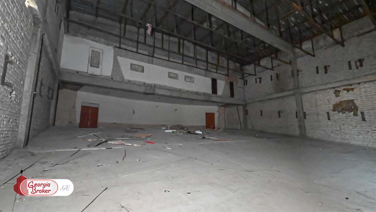 იყიდება ახალი გარემონტებული უნივერსალური ფართი