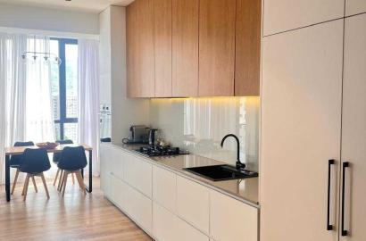 продается квартира с новым ремонтом 3-комнаты