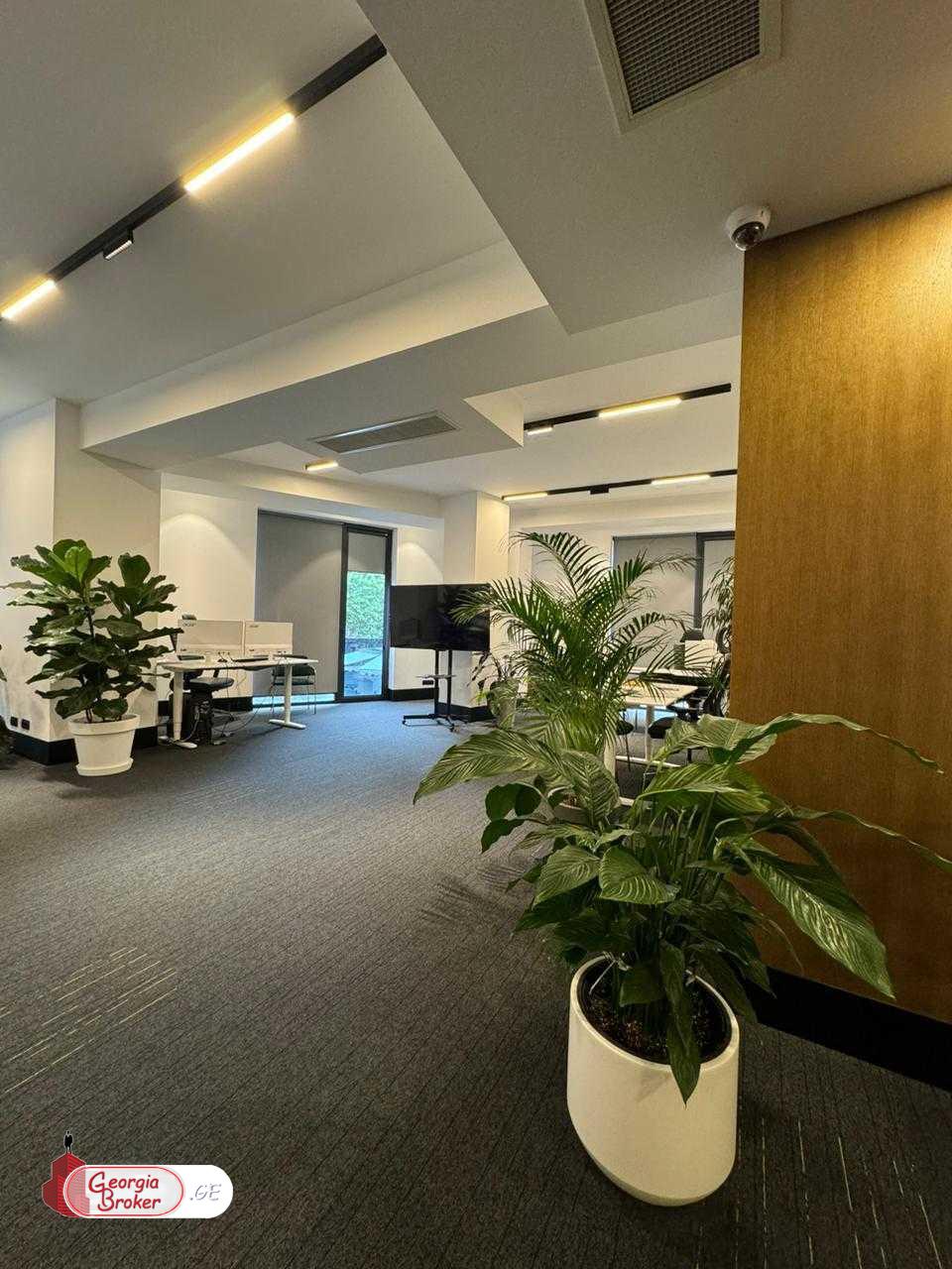 продается офис с новым ремонтом