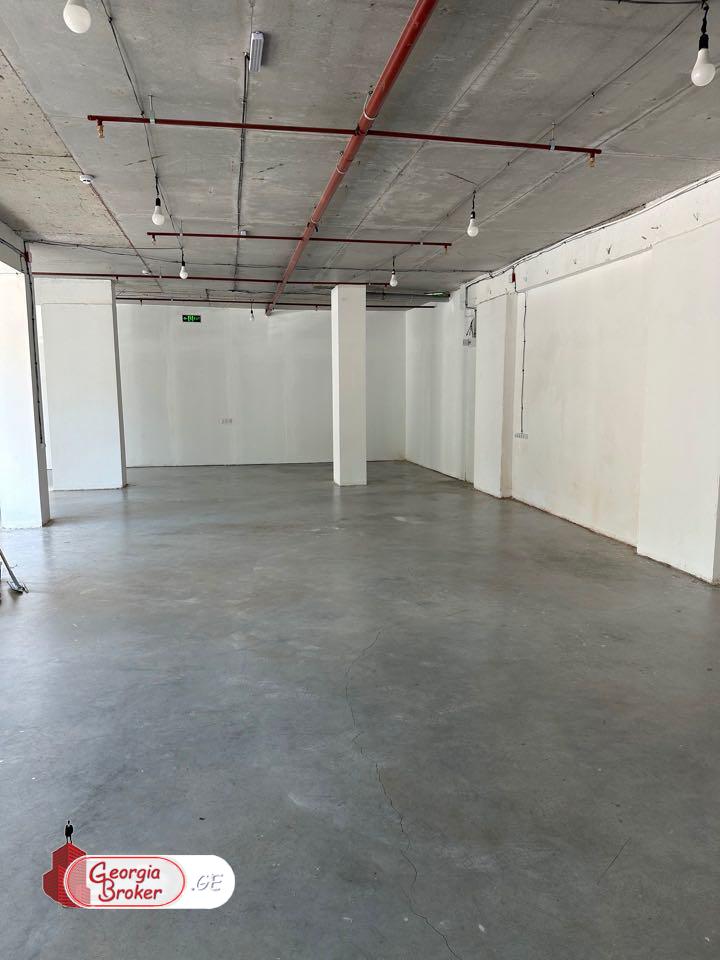 nearly repaired shopping space for rent