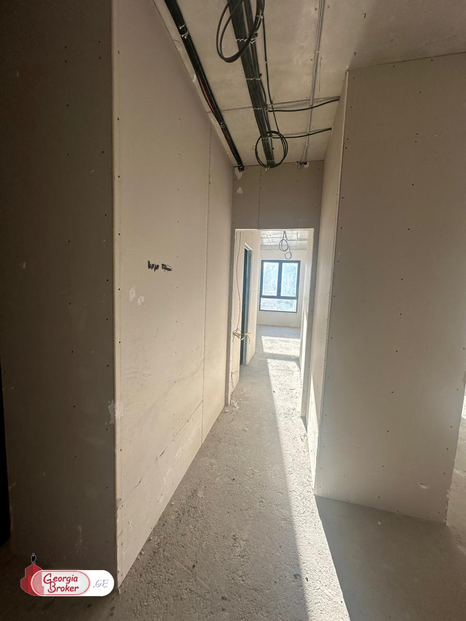 продается квартира с новым ремонтом 3-комнаты