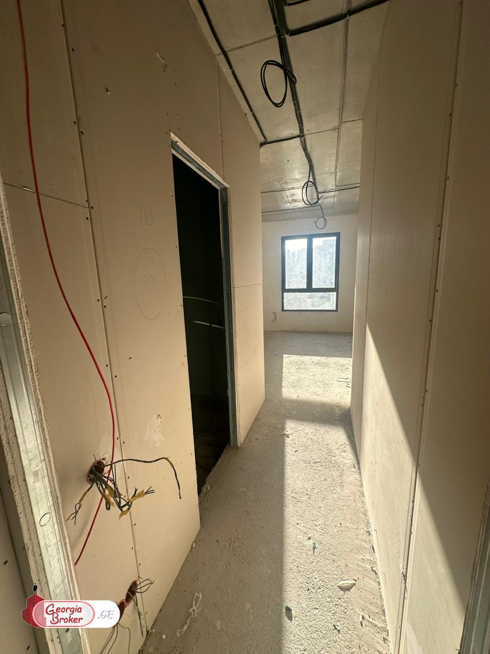 продается квартира с новым ремонтом 3-комнаты