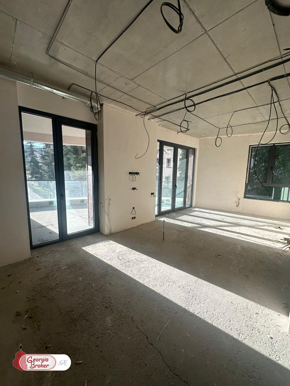 продается квартира с новым ремонтом 3-комнаты