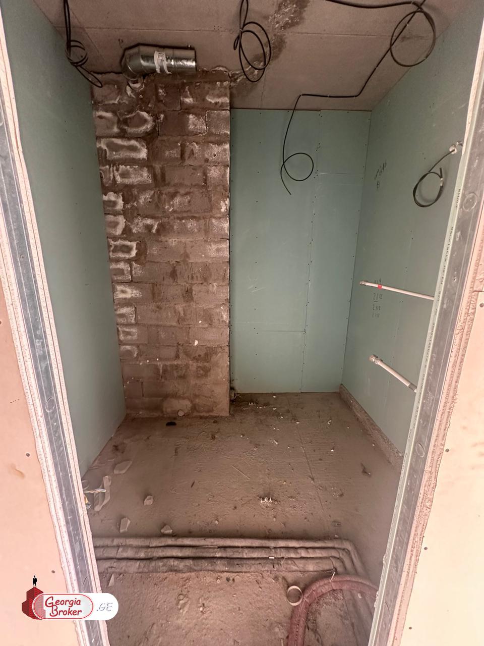 продается квартира с новым ремонтом 3-комнаты