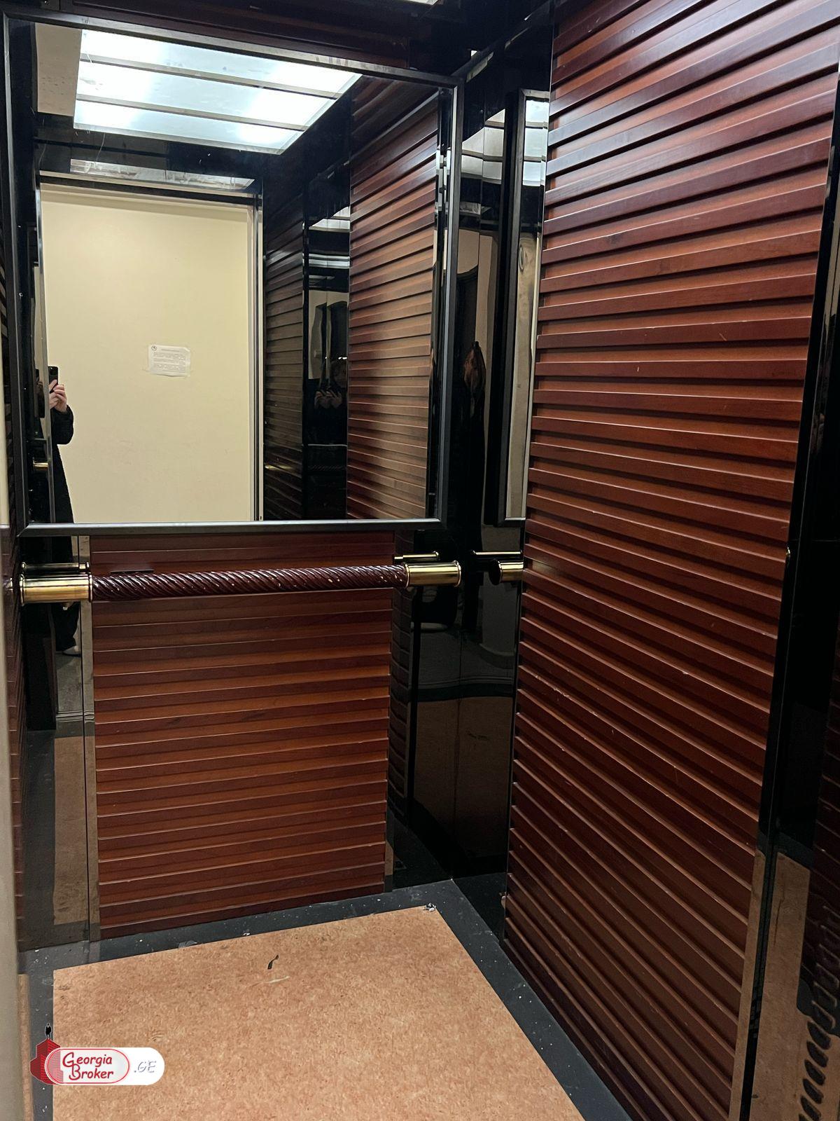 nearly repaired 7-room apartment for sale