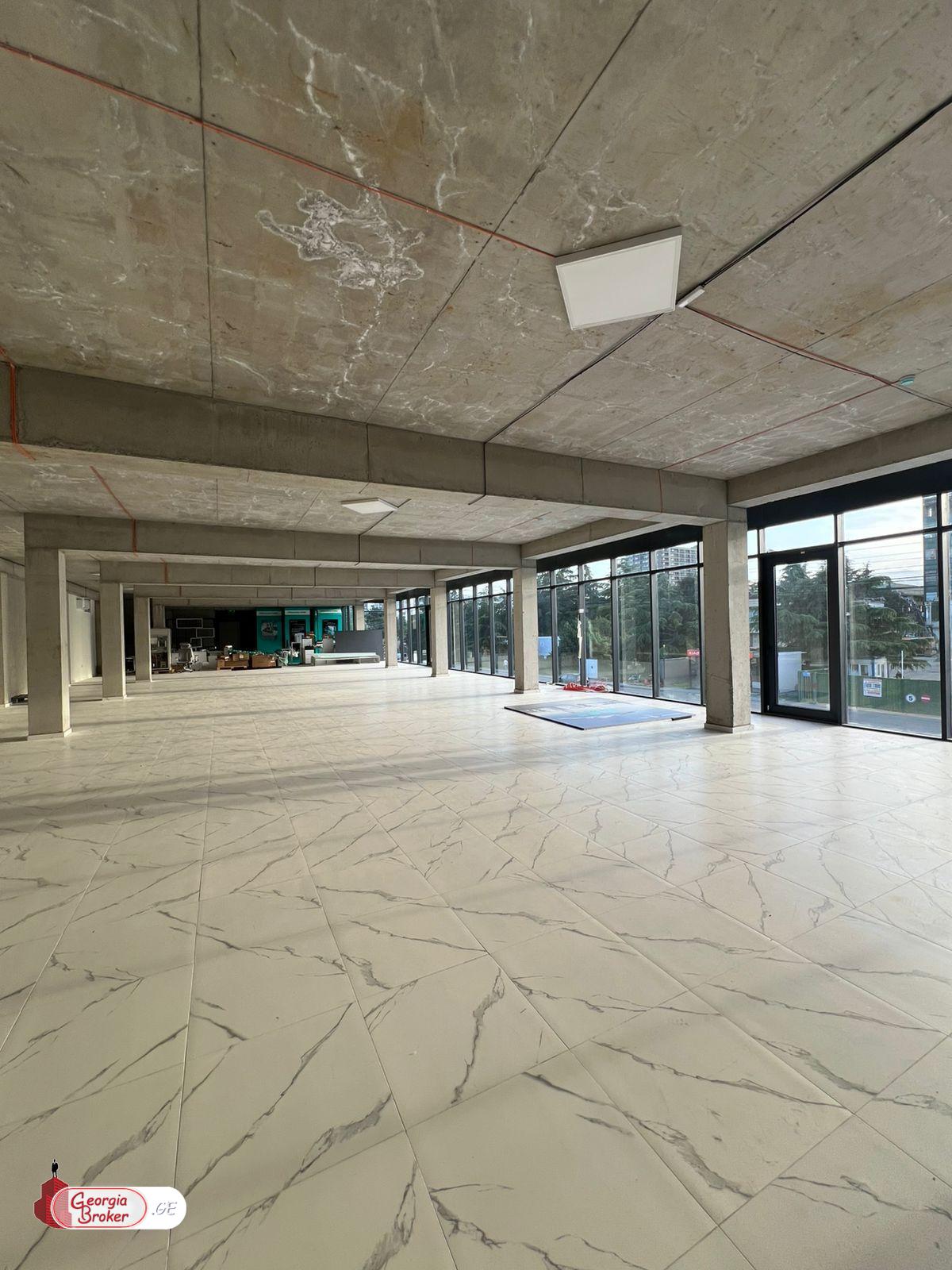 в аренду торговое помещение с новым ремонтом