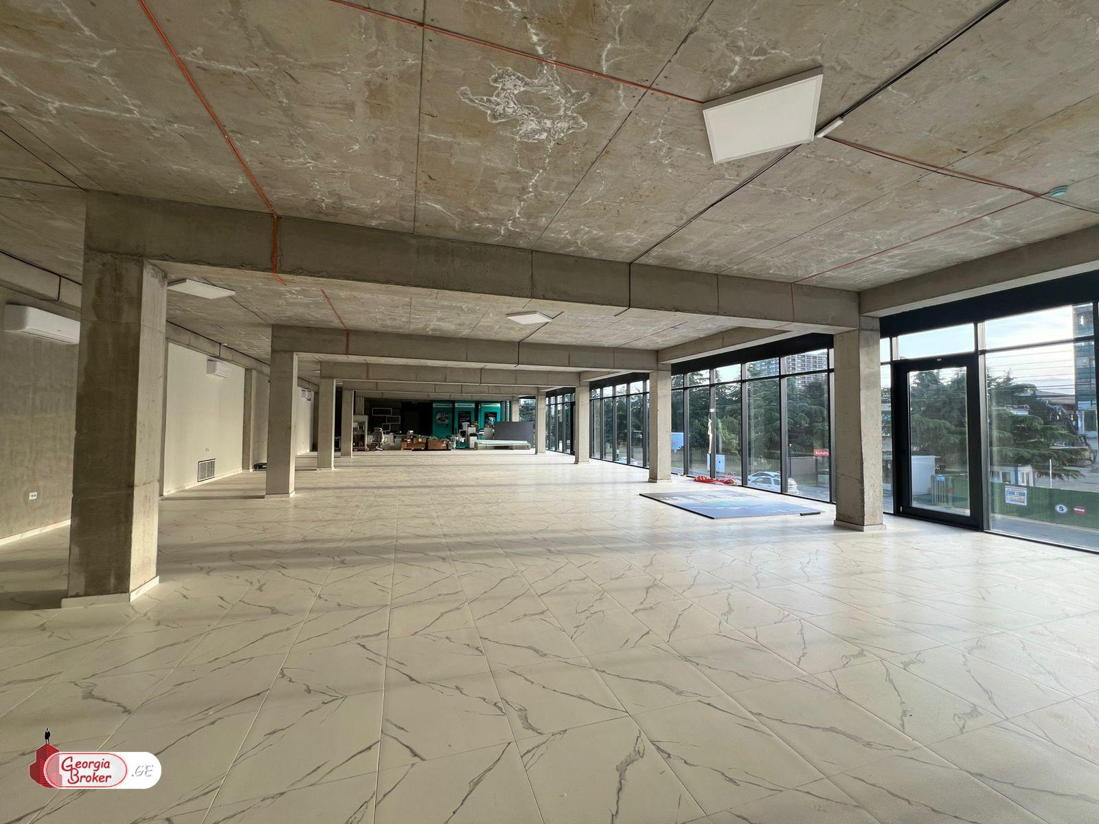 в аренду торговое помещение с новым ремонтом