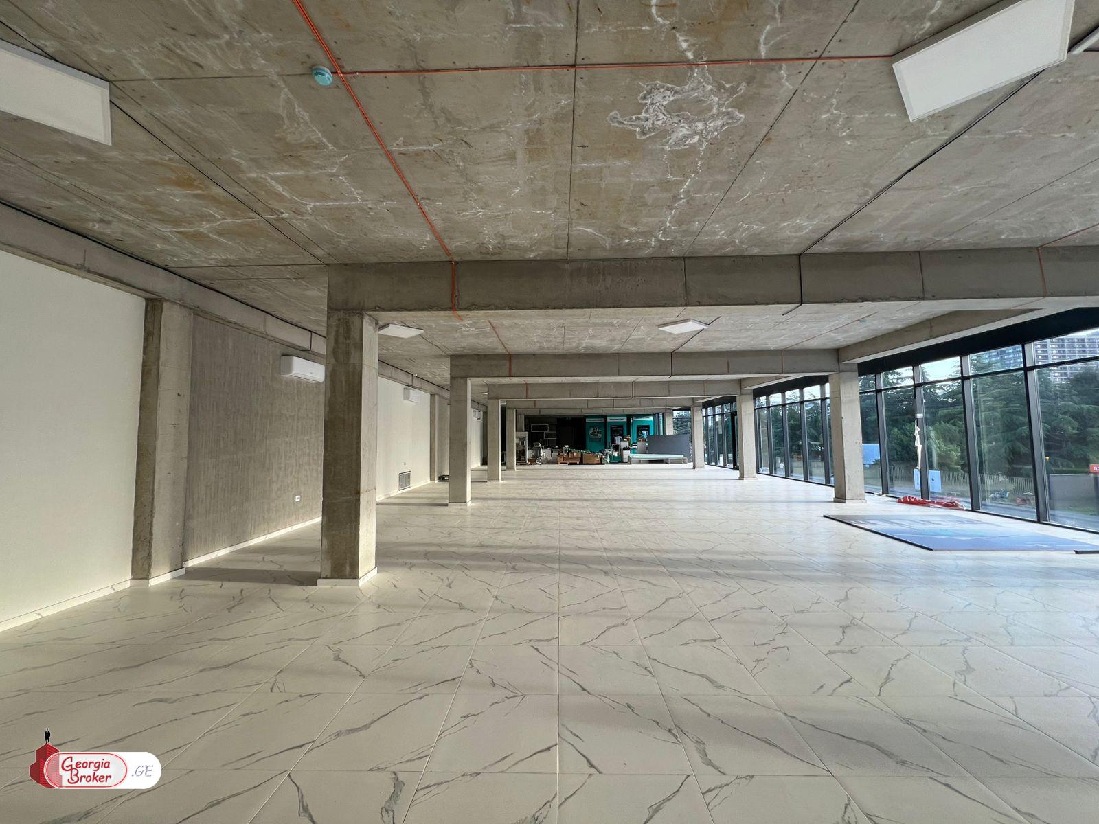 в аренду торговое помещение с новым ремонтом