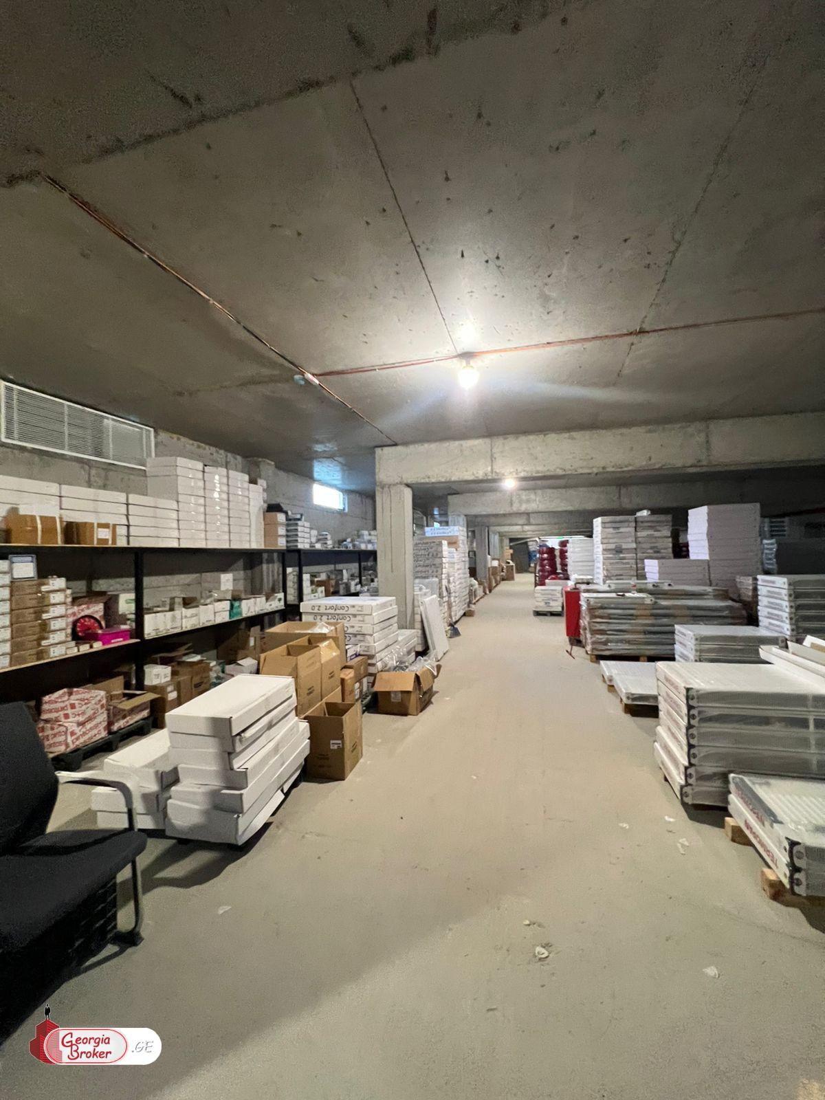 в аренду торговое помещение с новым ремонтом