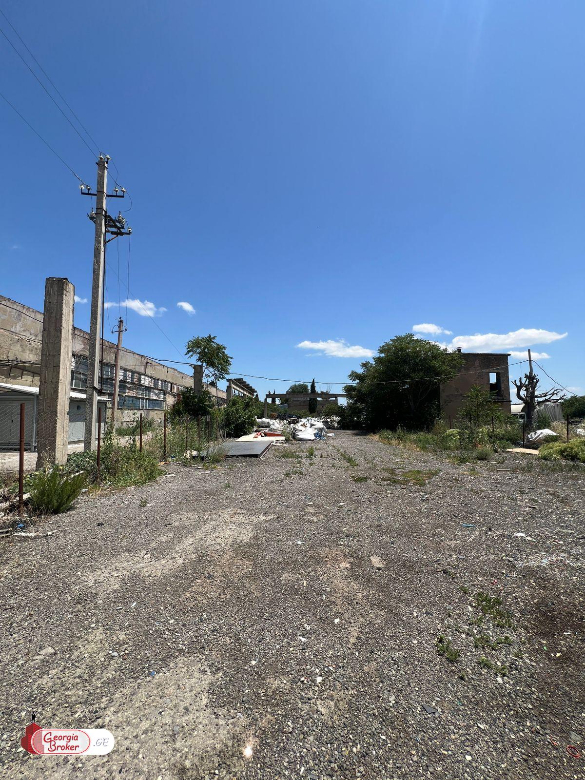 продается склад со старым ремонтом 1-комната