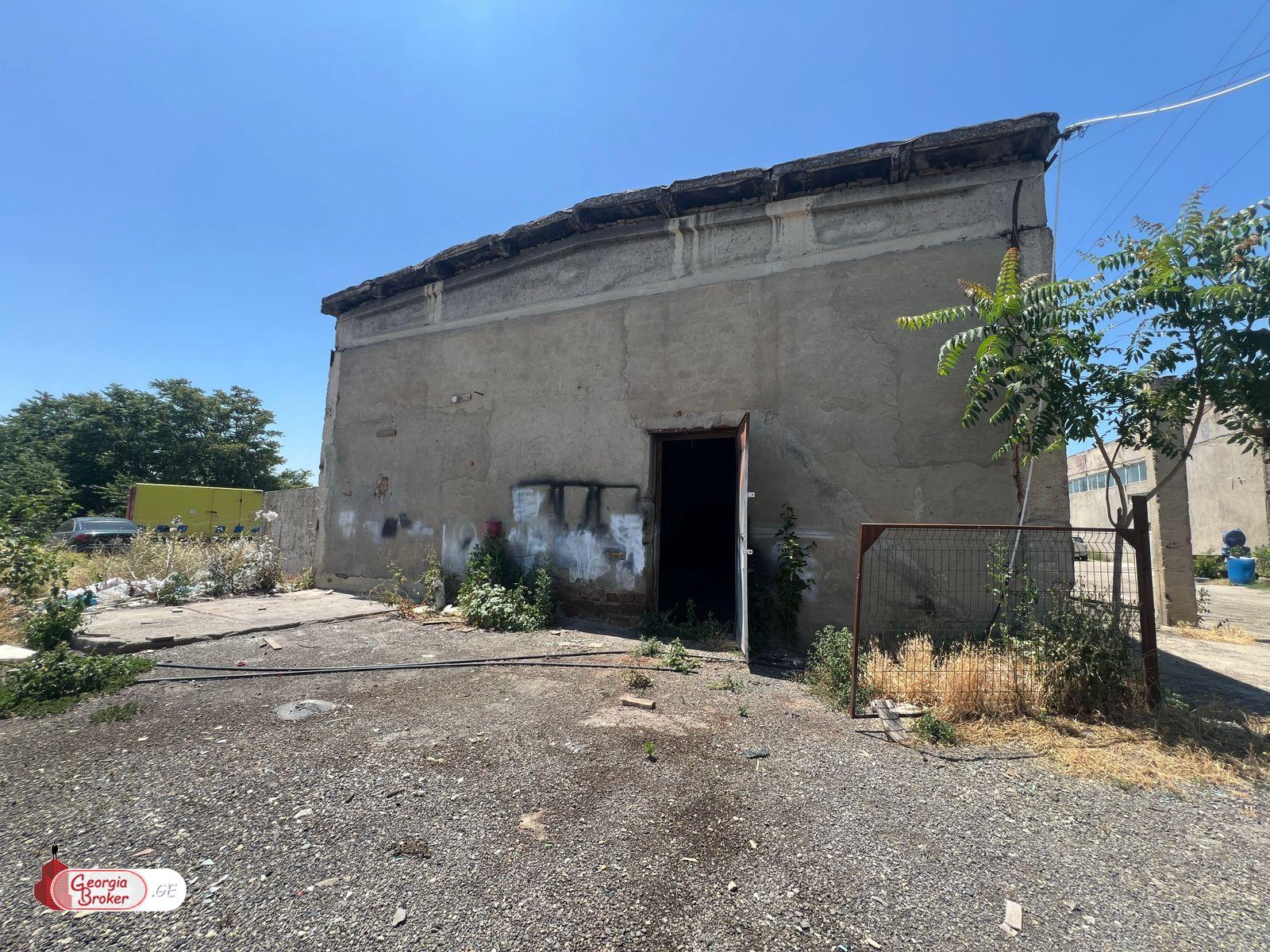 продается склад со старым ремонтом 1-комната