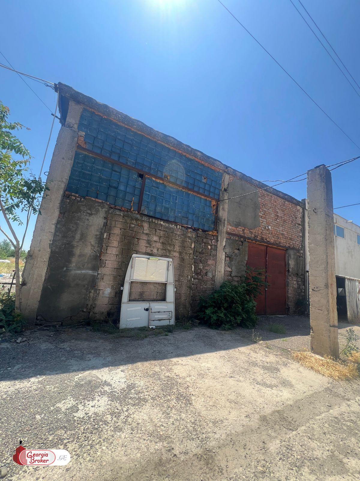 продается склад со старым ремонтом 1-комната