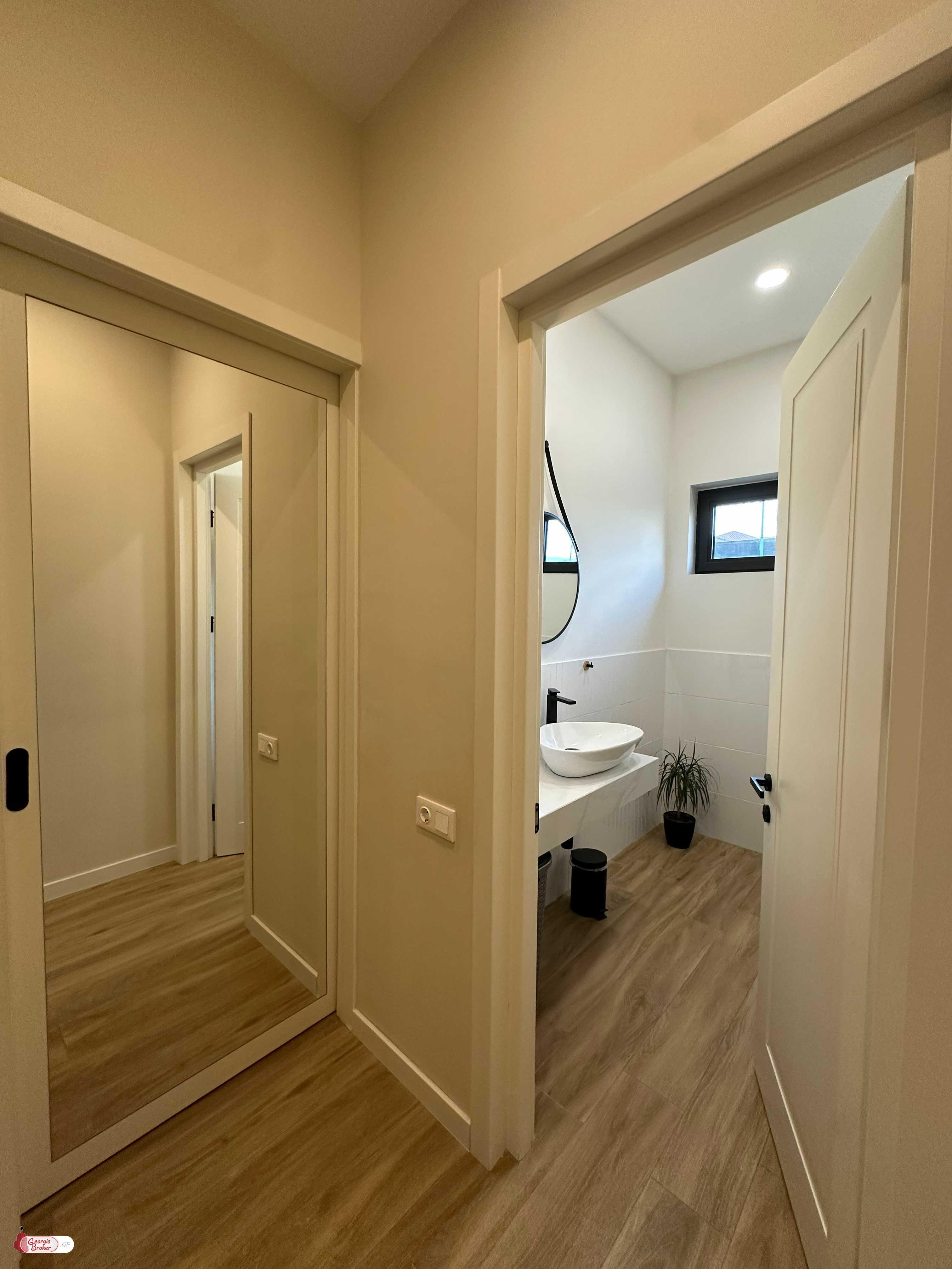 იყიდება ახალი გარემონტებული სახლი