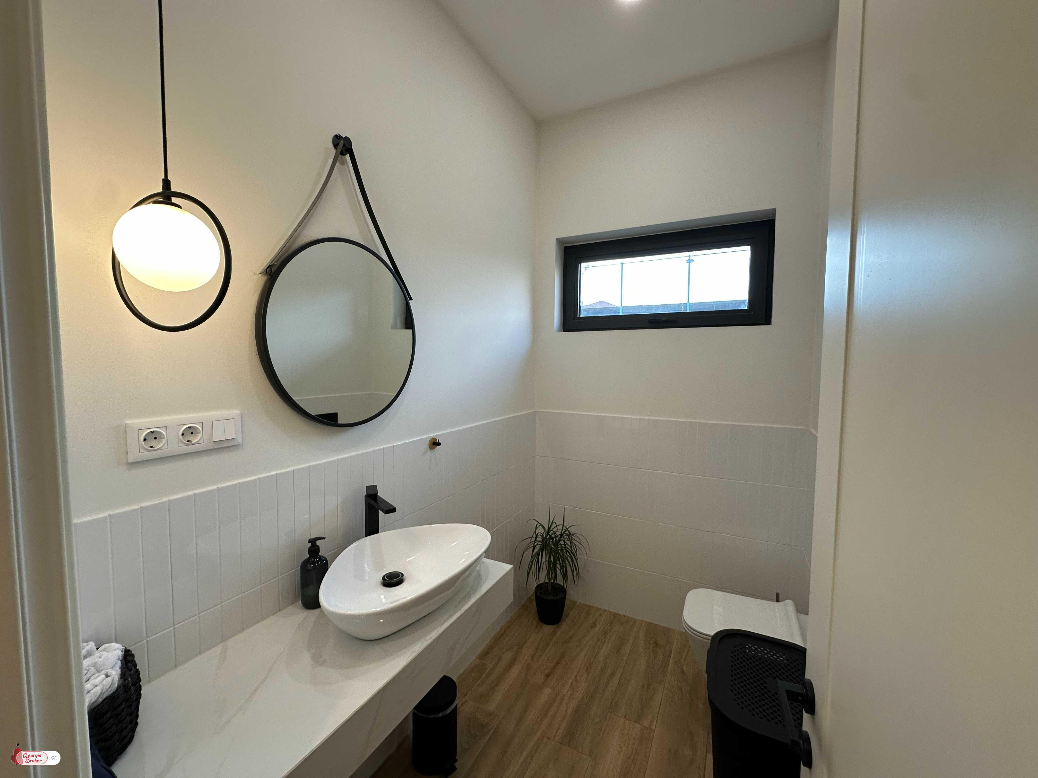 იყიდება ახალი გარემონტებული სახლი