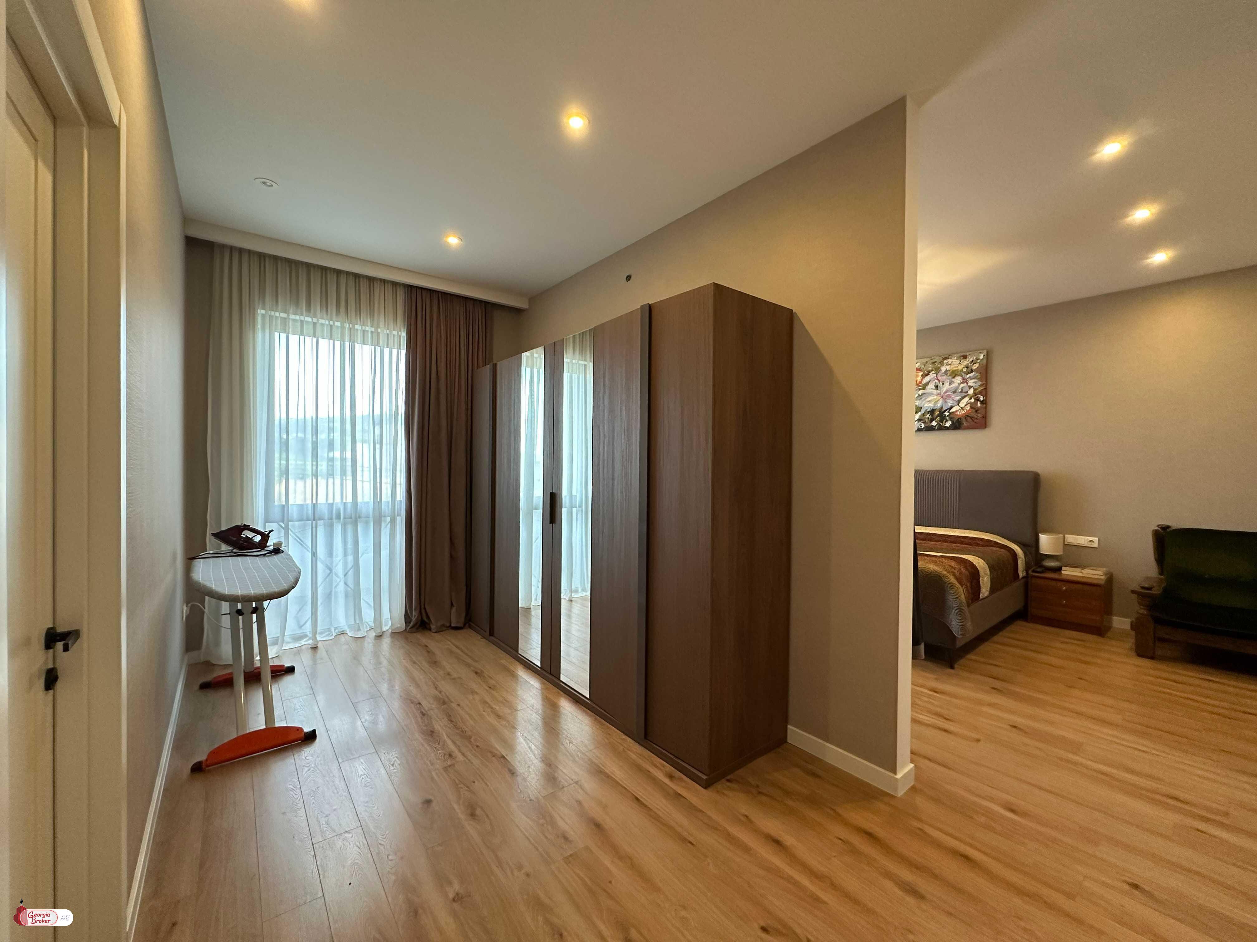 იყიდება ახალი გარემონტებული სახლი