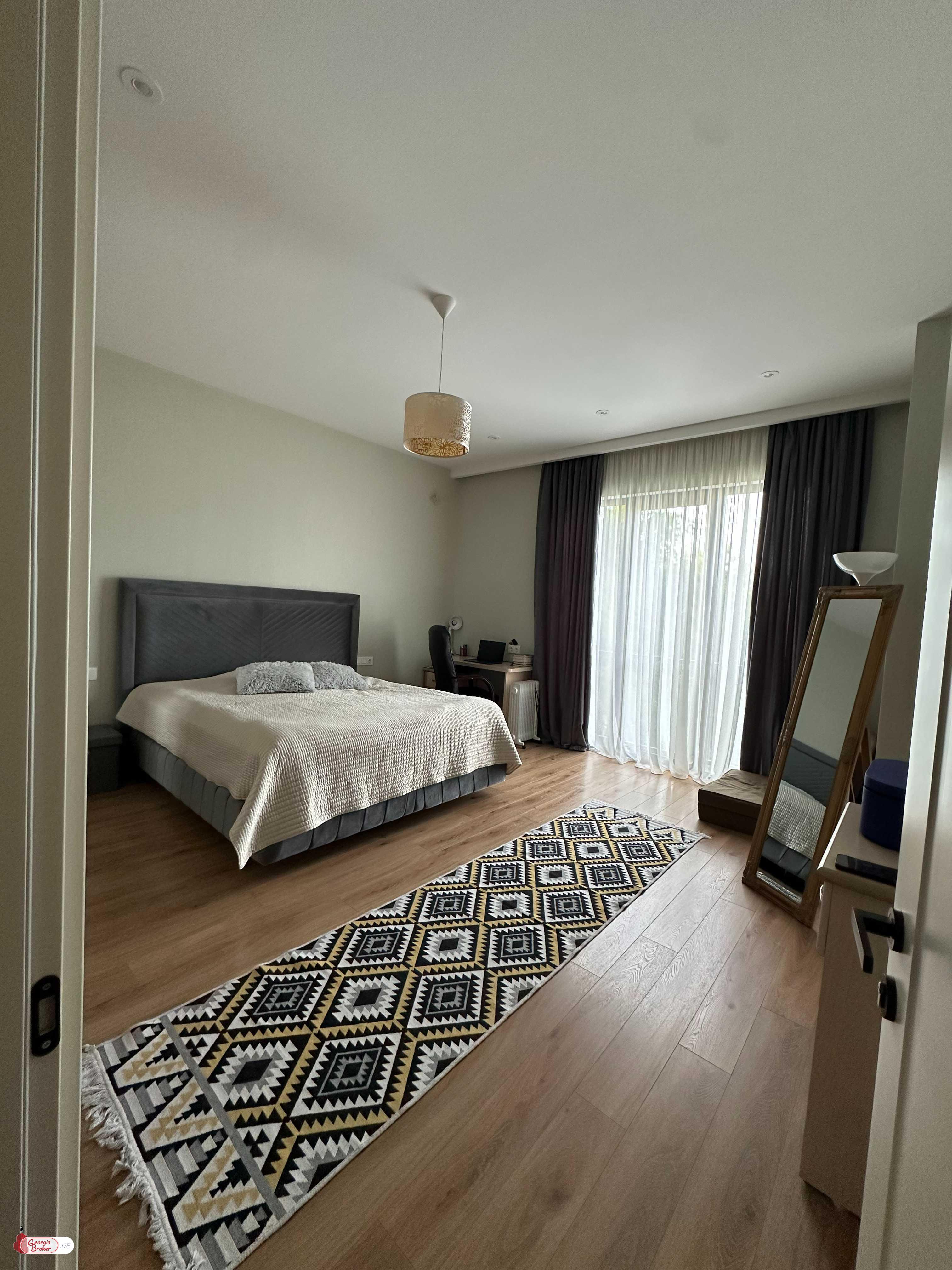 იყიდება ახალი გარემონტებული სახლი