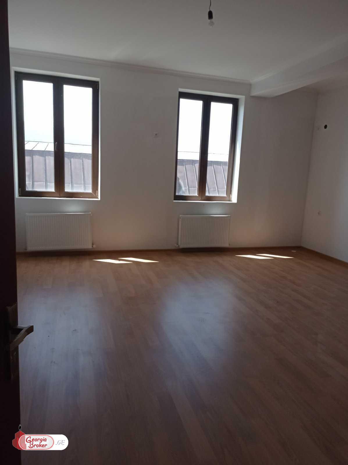 продается офис с новым ремонтом 50-комнат