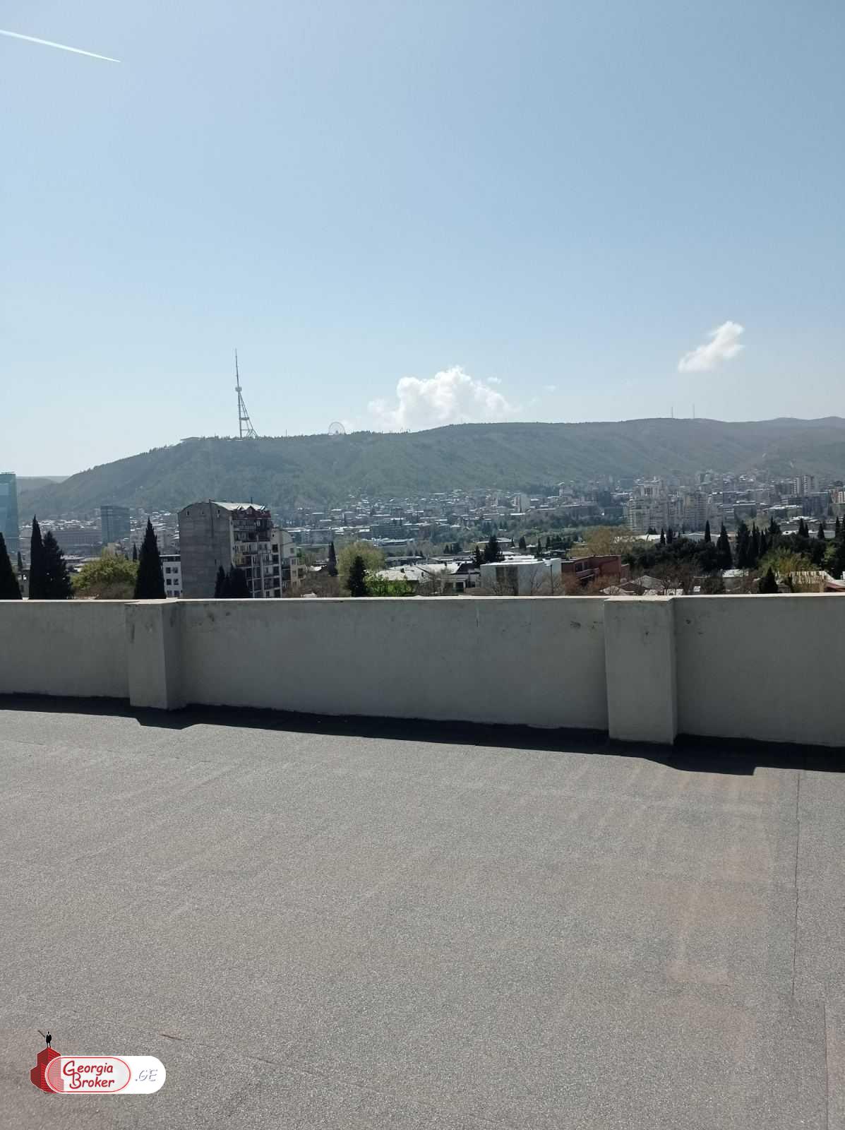 продается офис с новым ремонтом 50-комнат