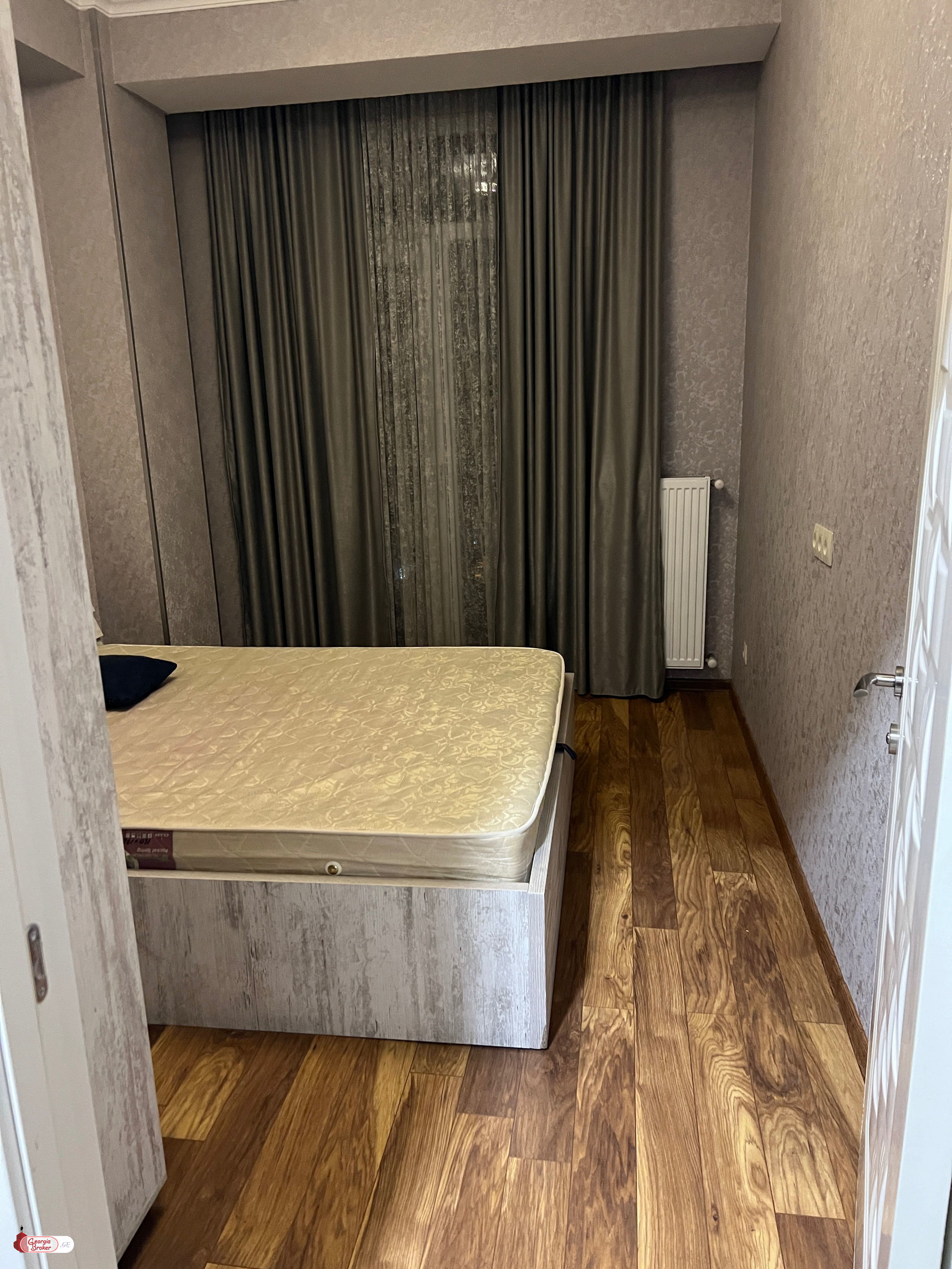 nearly repaired 2-room apartment for rent