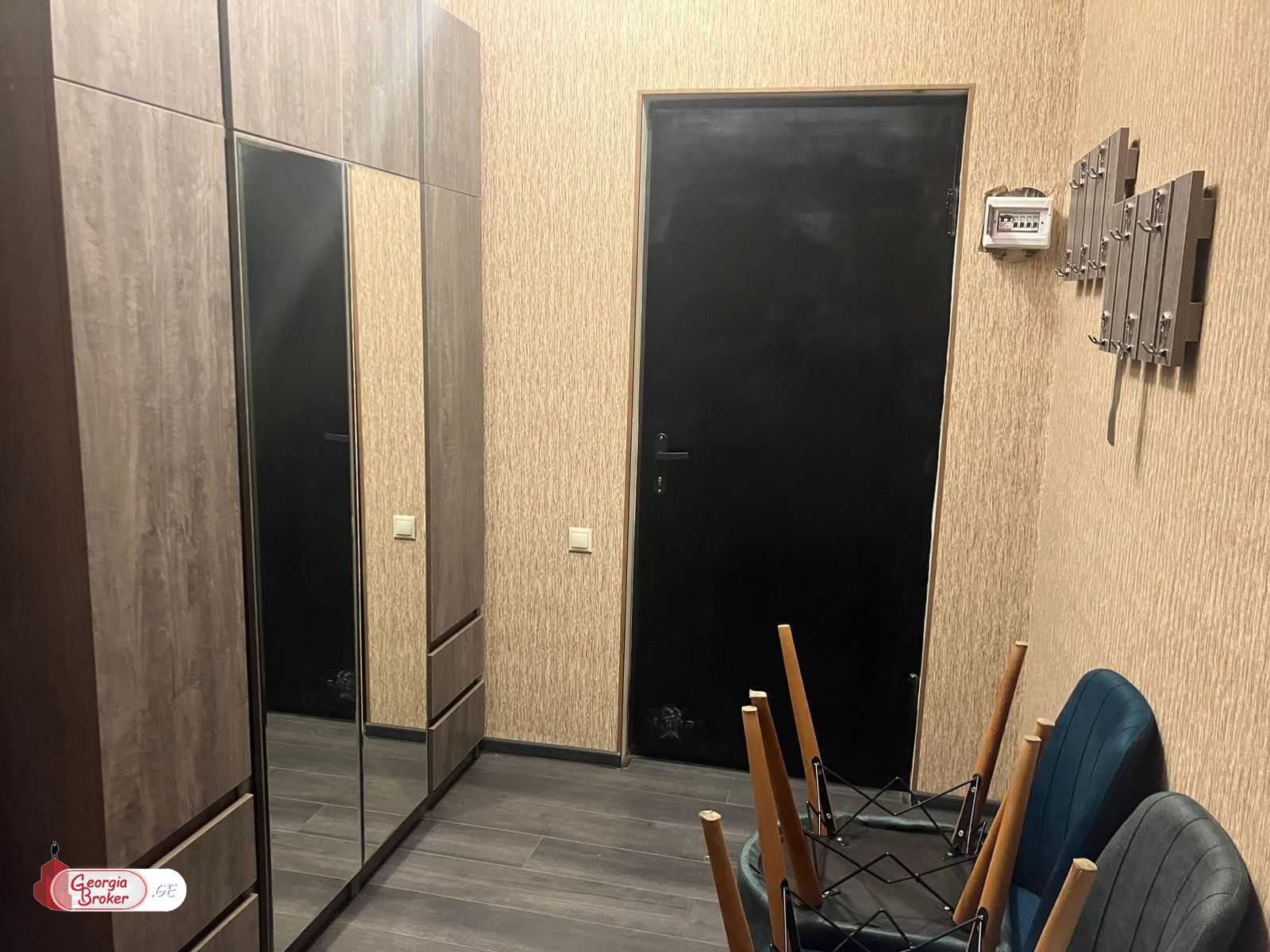 nearly repaired 2-room apartment for sale