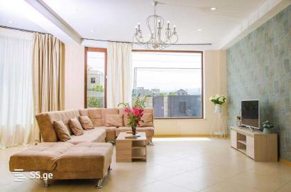 продается дом с новым ремонтом 9-комнат