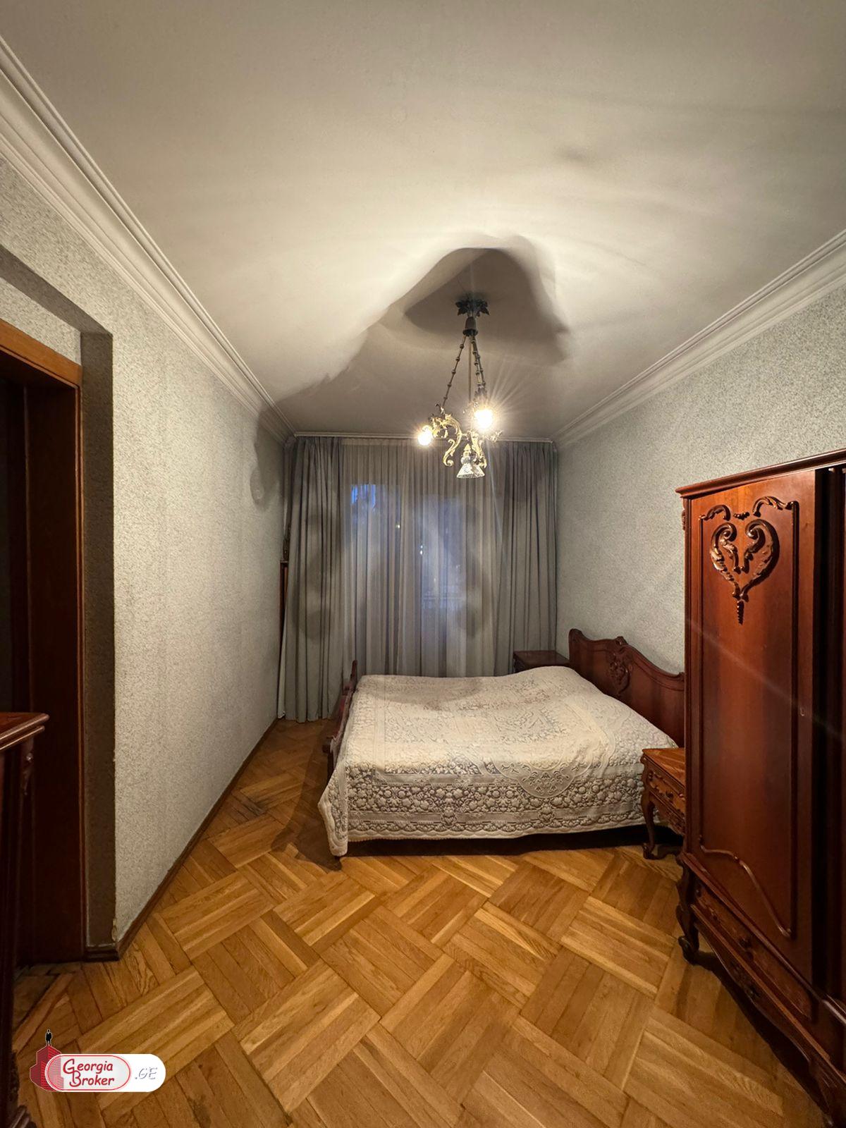 продается квартира с новым ремонтом 4-комнаты