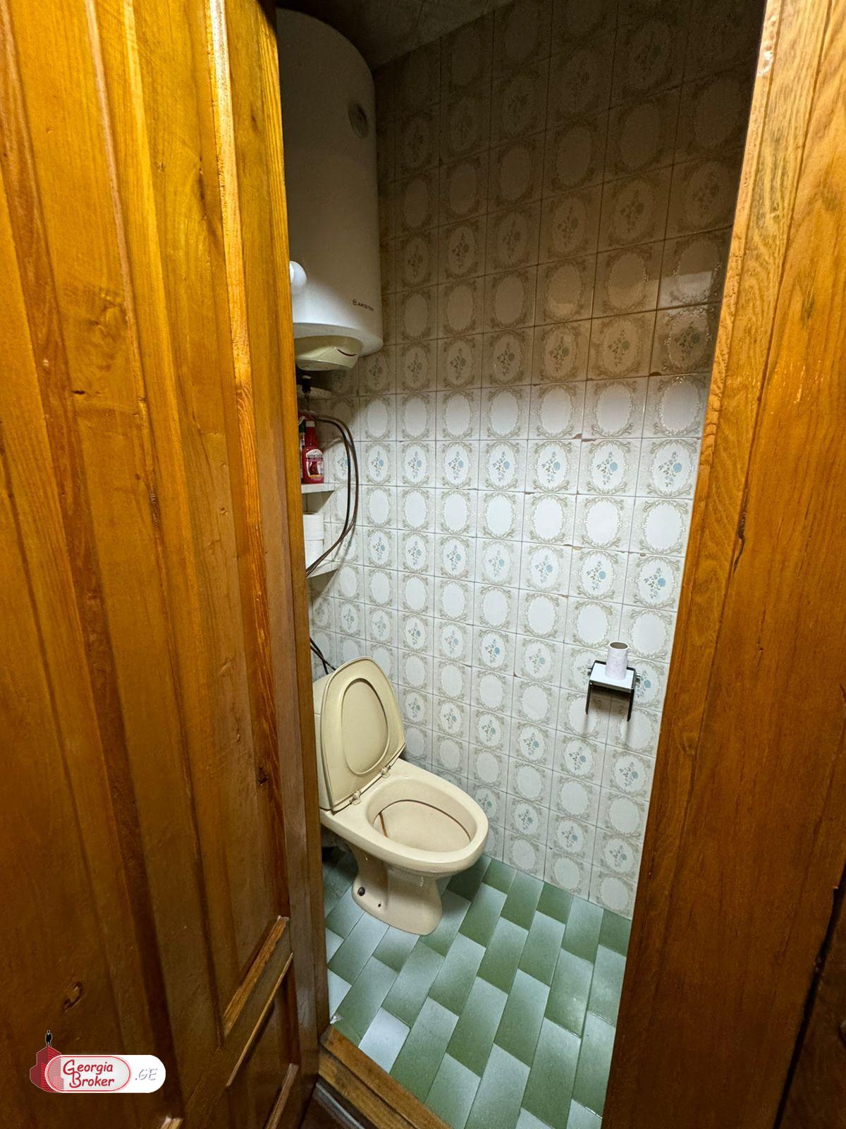 продается квартира с новым ремонтом 4-комнаты