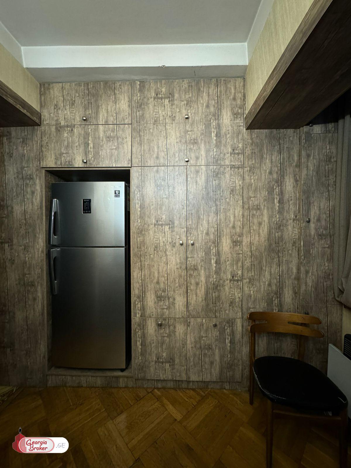 продается квартира с новым ремонтом 4-комнаты