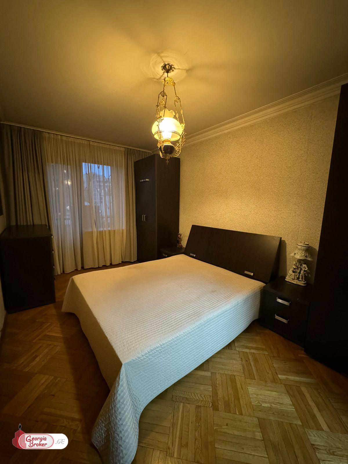 продается квартира с новым ремонтом 4-комнаты