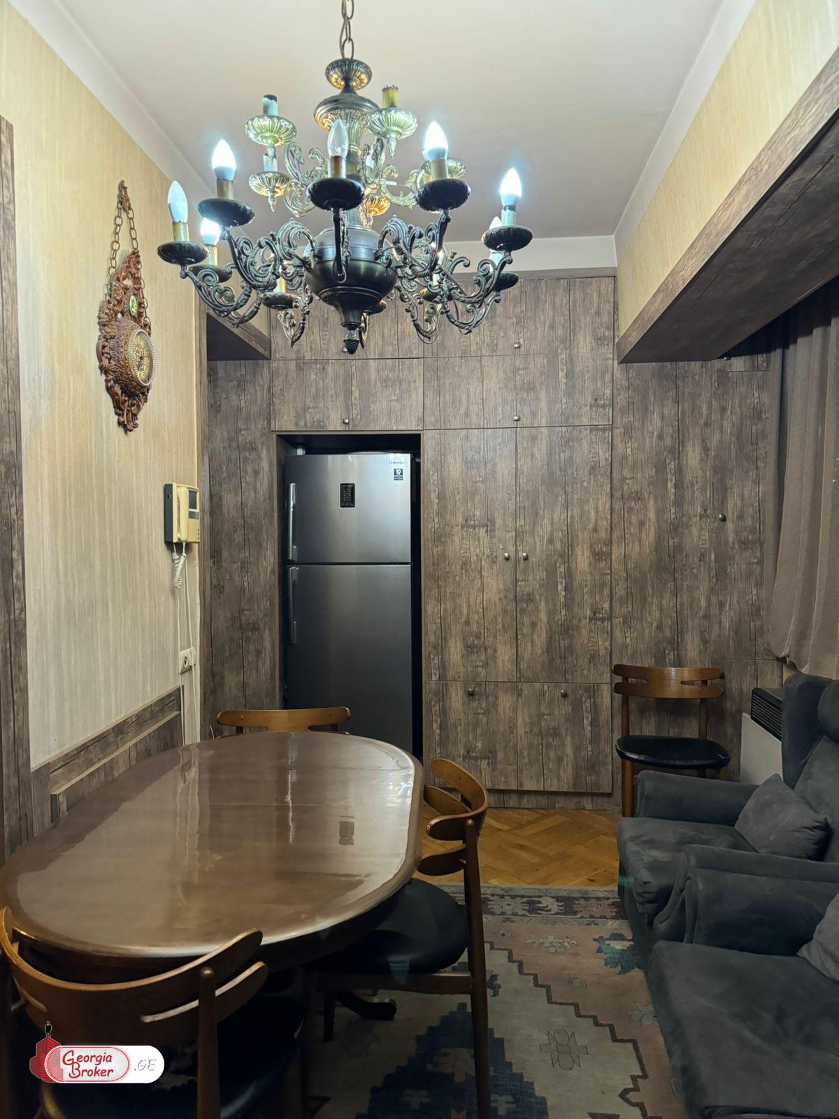 продается квартира с новым ремонтом 4-комнаты