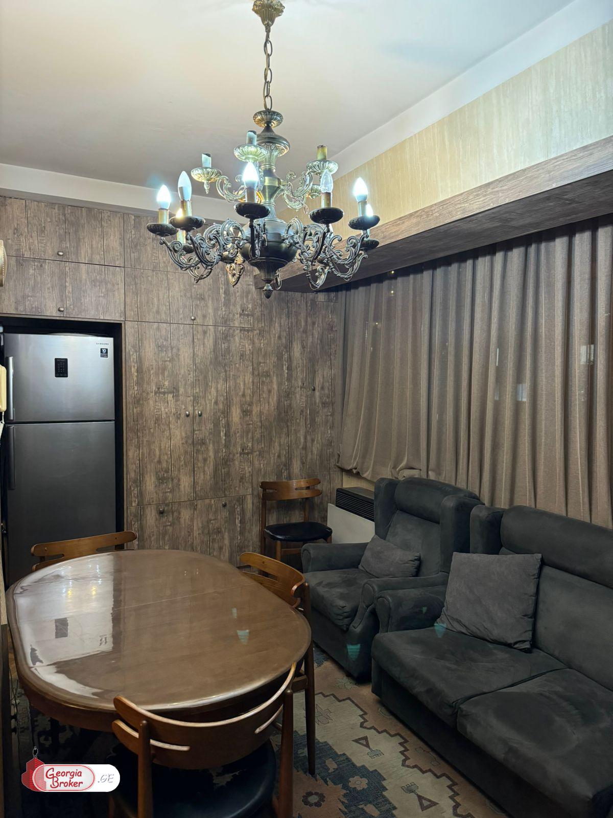 продается квартира с новым ремонтом 4-комнаты