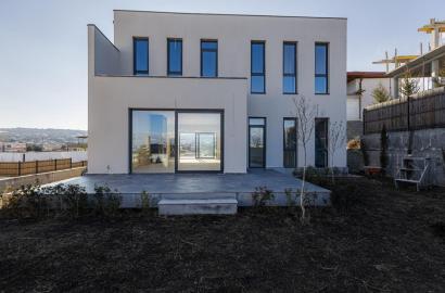 продается дом с новым ремонтом 5-комнат