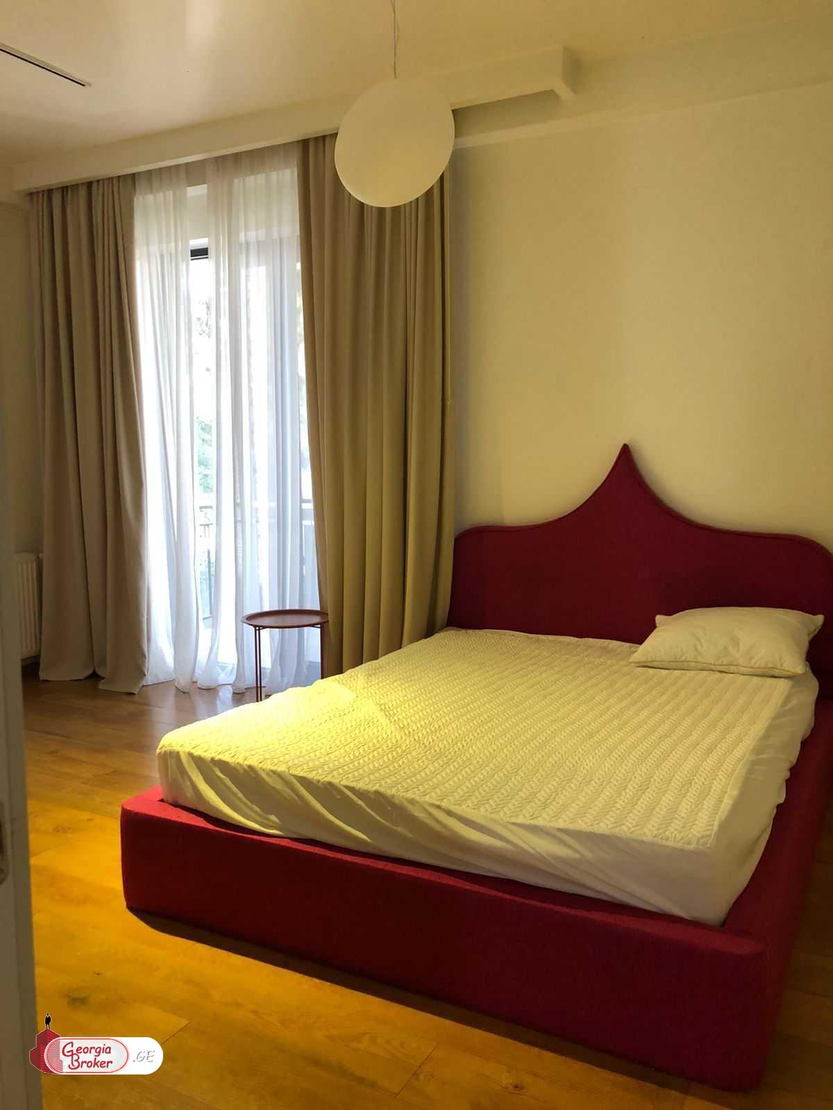 ქირავდება ახალი გარემონტებული 8 ოთახიანი სახლი