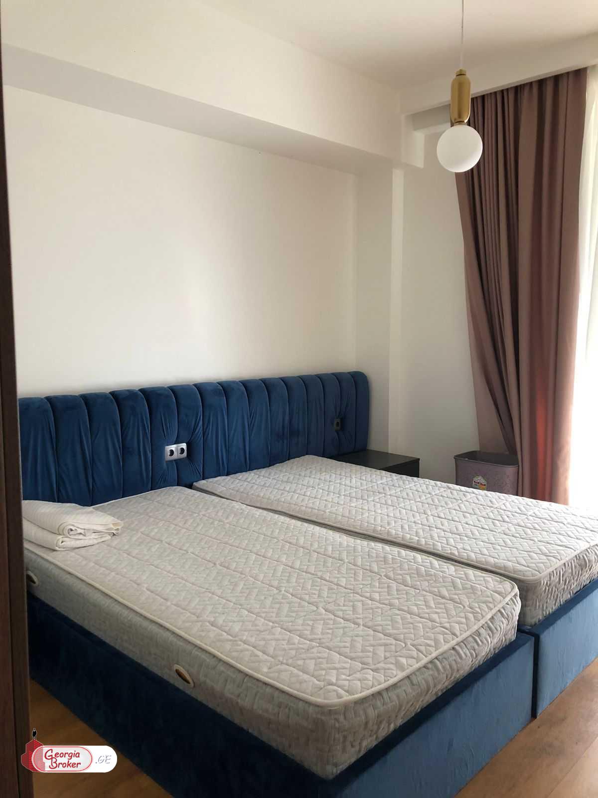 ქირავდება ახალი გარემონტებული 8 ოთახიანი სახლი