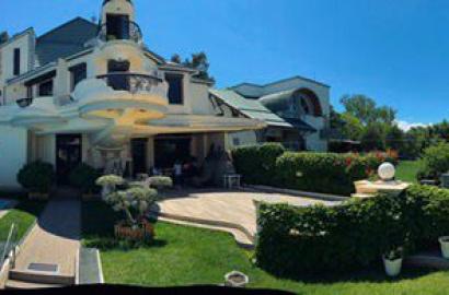 продается дом с новым ремонтом 10-комнат