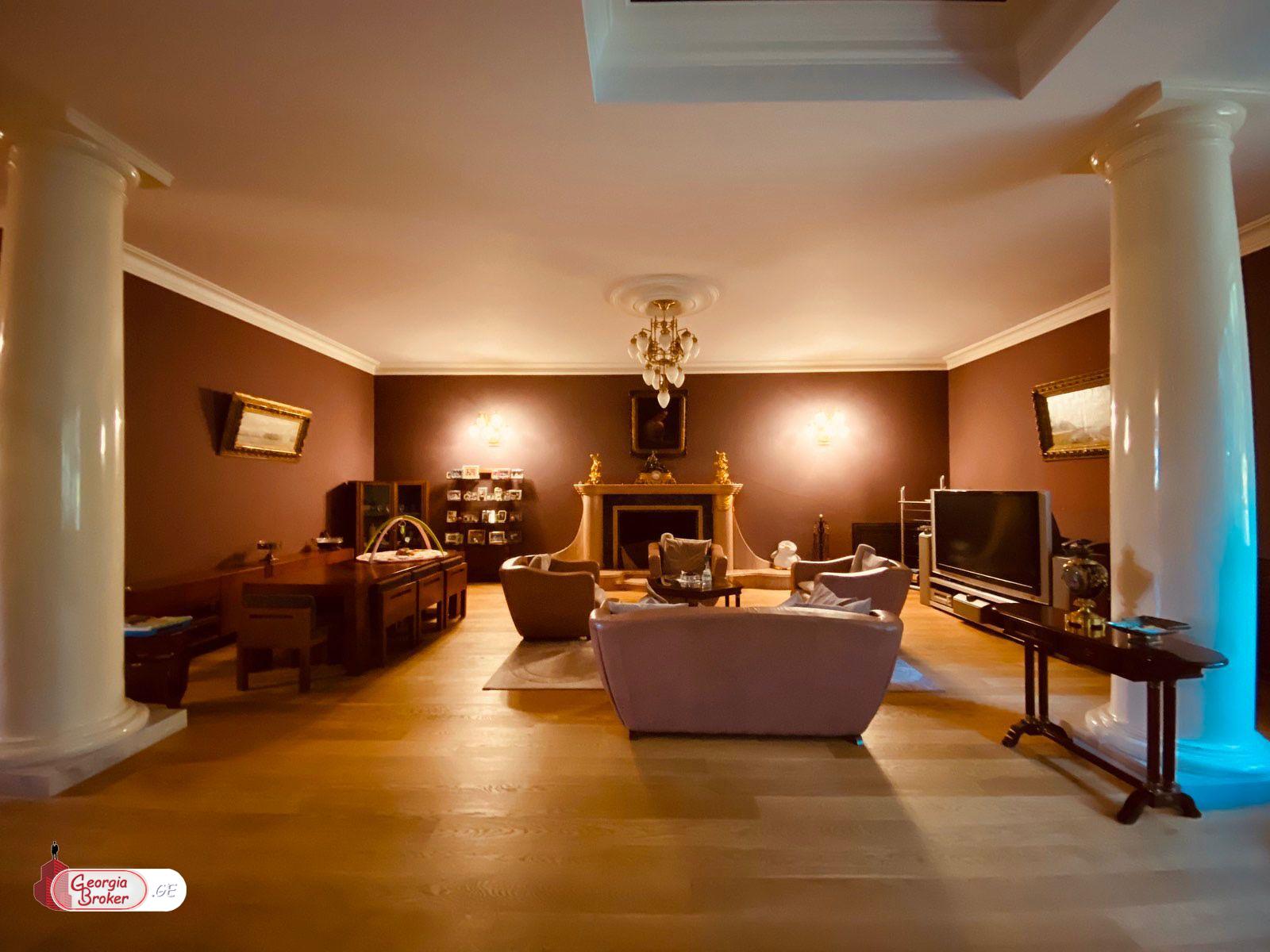 продается дом с новым ремонтом 10-комнат