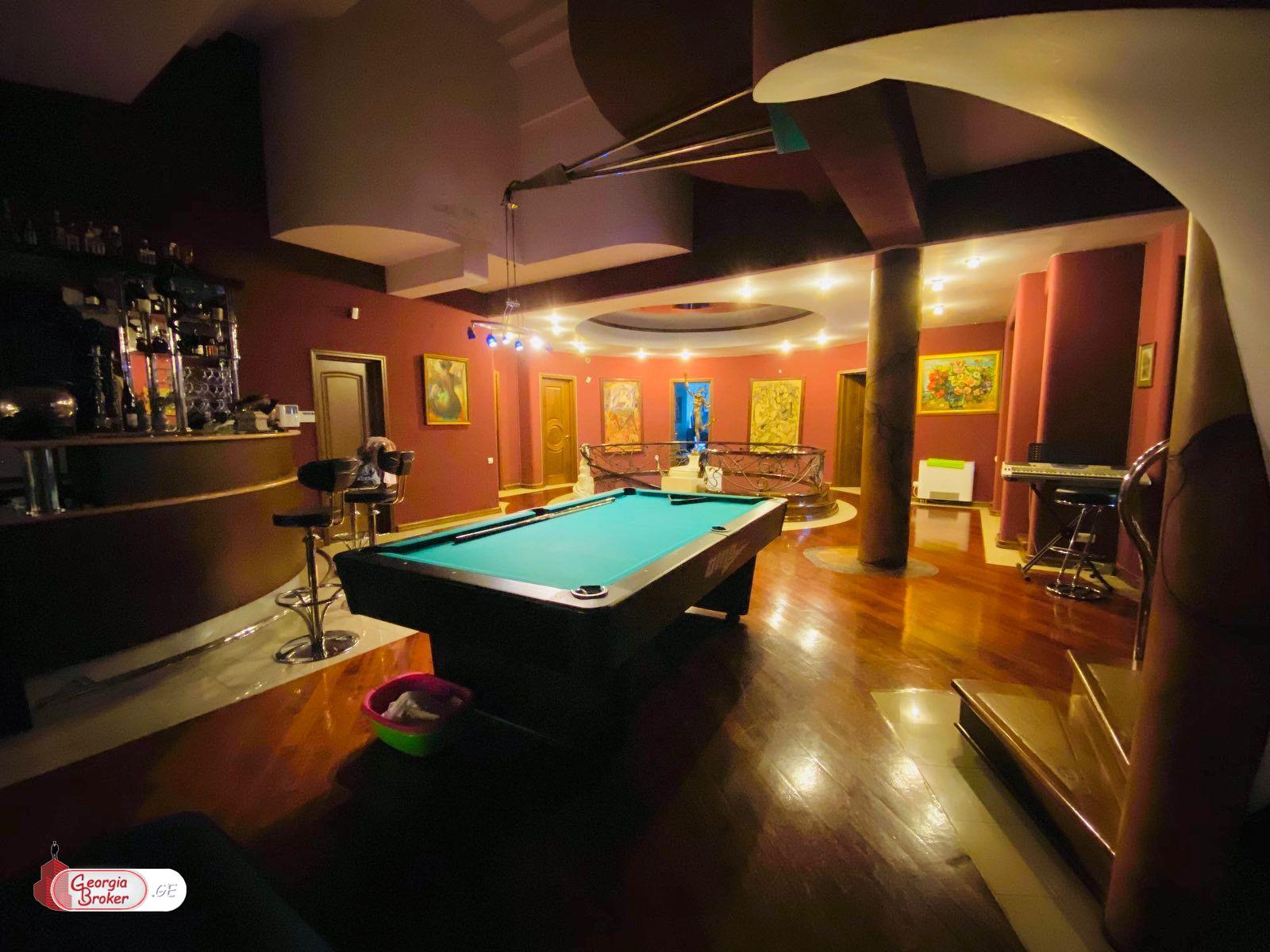 продается дом с новым ремонтом 10-комнат