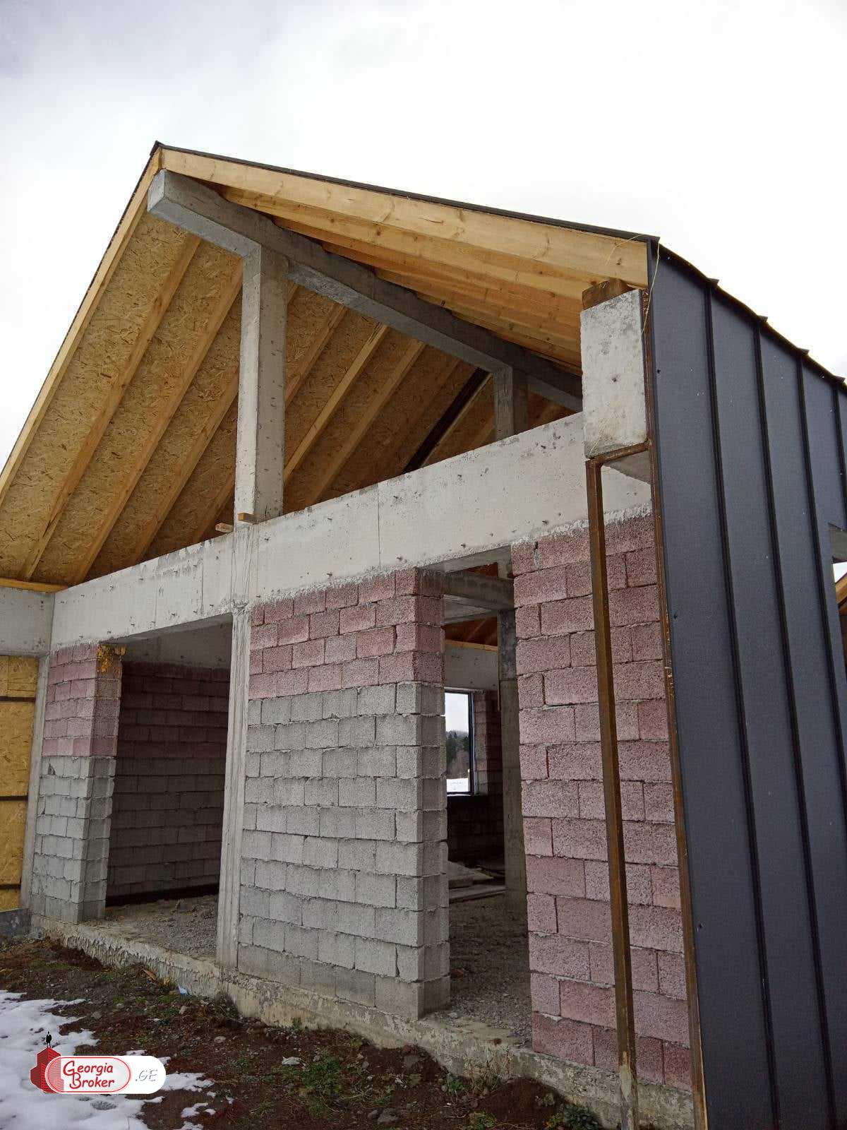 продается дом с новым ремонтом 3-комнаты