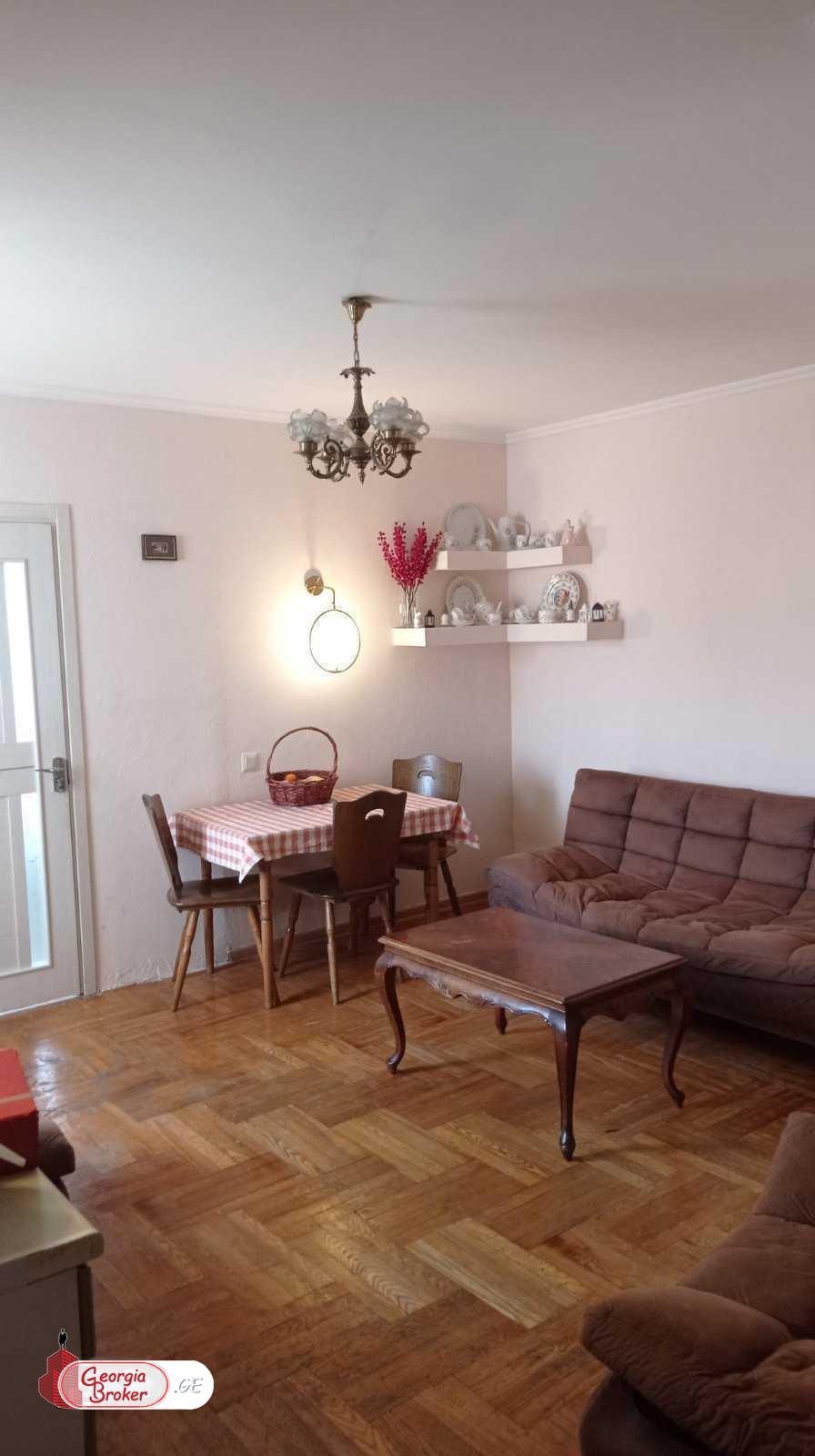 იყიდება ახალი გარემონტებული 4 ოთახიანი ბინა