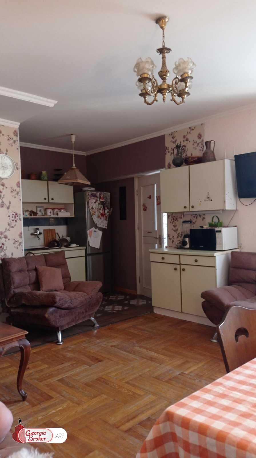 იყიდება ახალი გარემონტებული 4 ოთახიანი ბინა