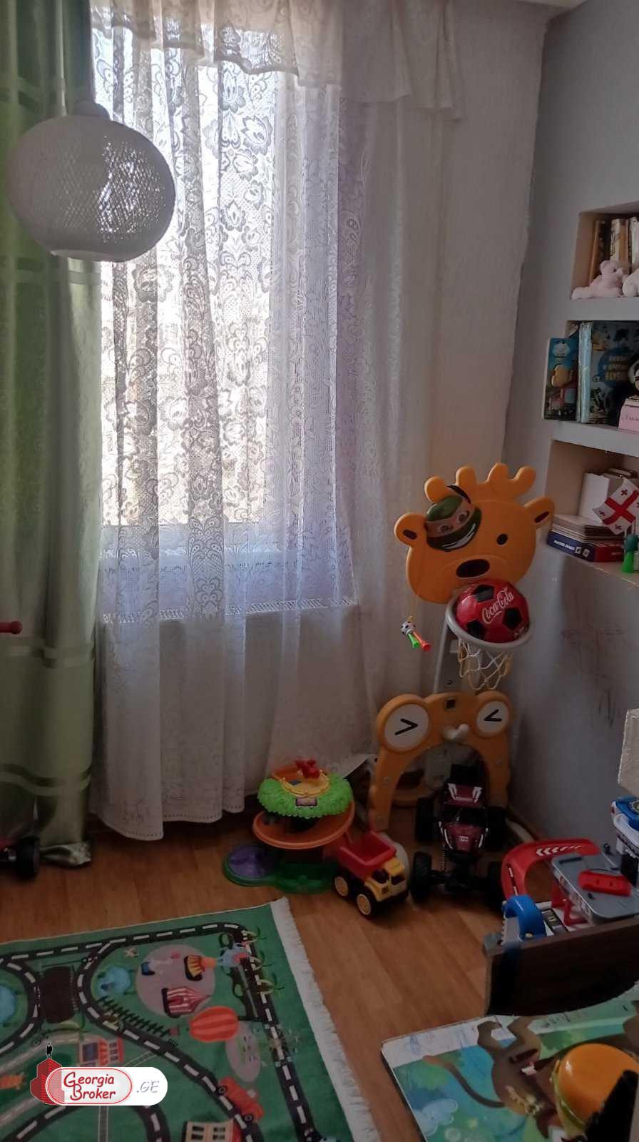 იყიდება ახალი გარემონტებული 4 ოთახიანი ბინა