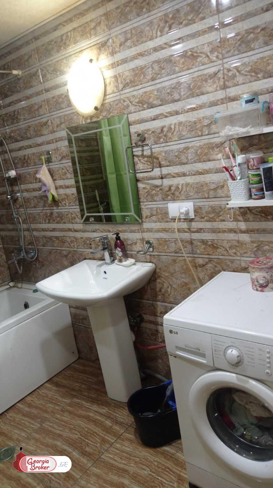 იყიდება ახალი გარემონტებული 4 ოთახიანი ბინა