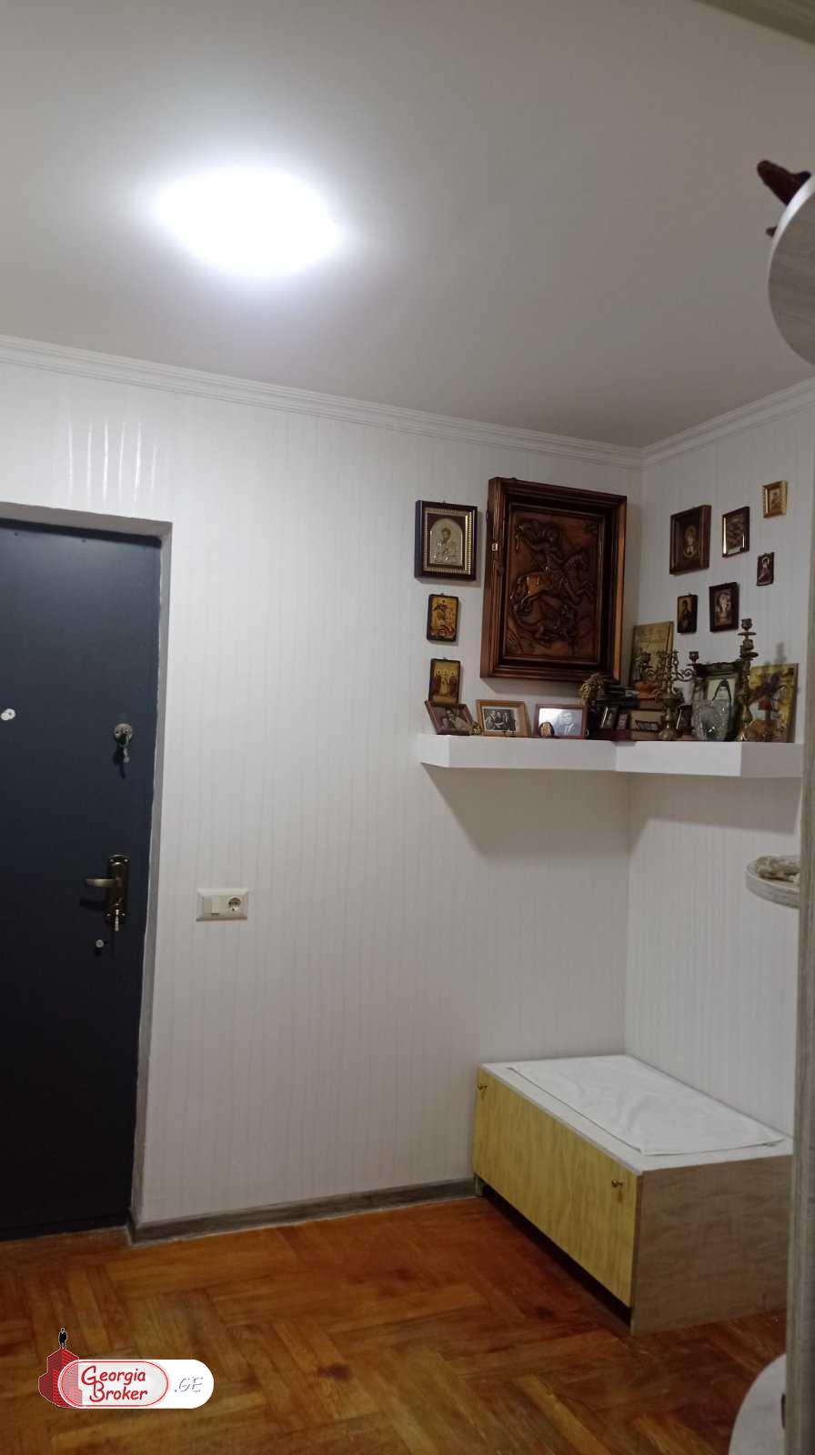 იყიდება ახალი გარემონტებული 4 ოთახიანი ბინა