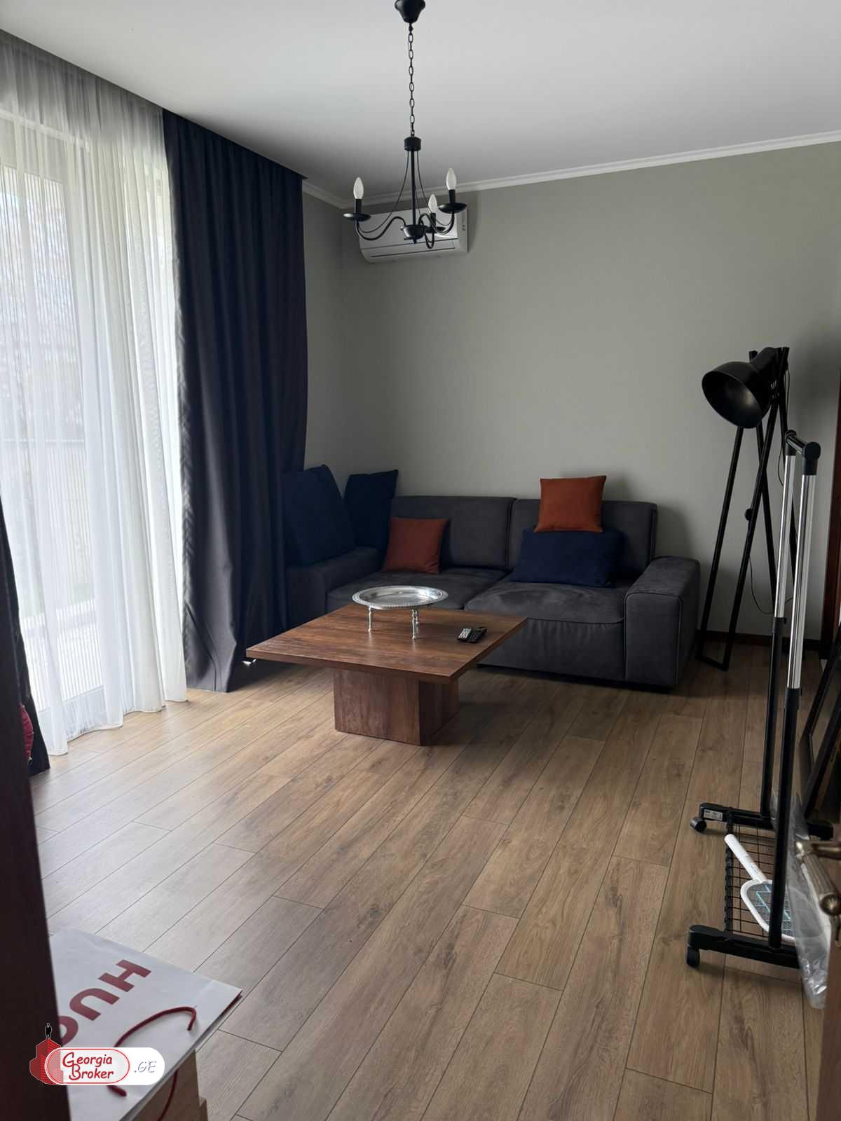 продается дом с новым ремонтом 11-комнат